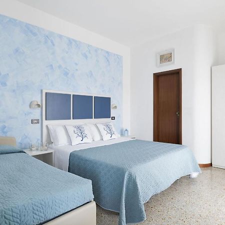 Hotel Capitol Misano Adriatico Bagian luar foto