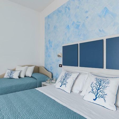 Hotel Capitol Misano Adriatico Bagian luar foto