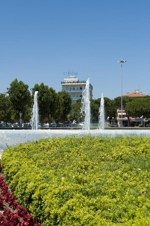 Hotel Capitol Misano Adriatico Bagian luar foto