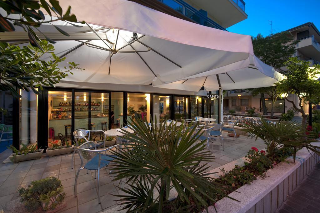 Hotel Capitol Misano Adriatico Bagian luar foto
