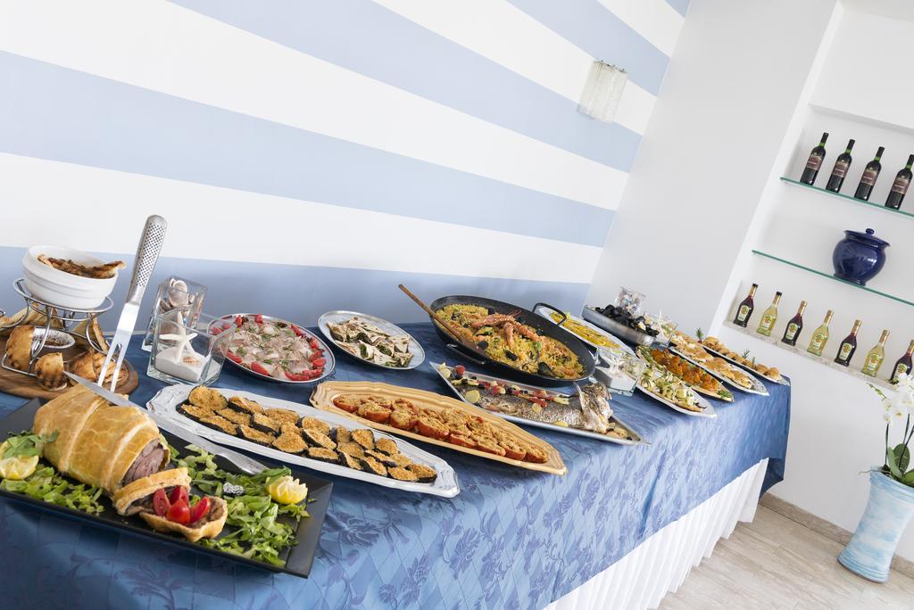Hotel Capitol Misano Adriatico Bagian luar foto